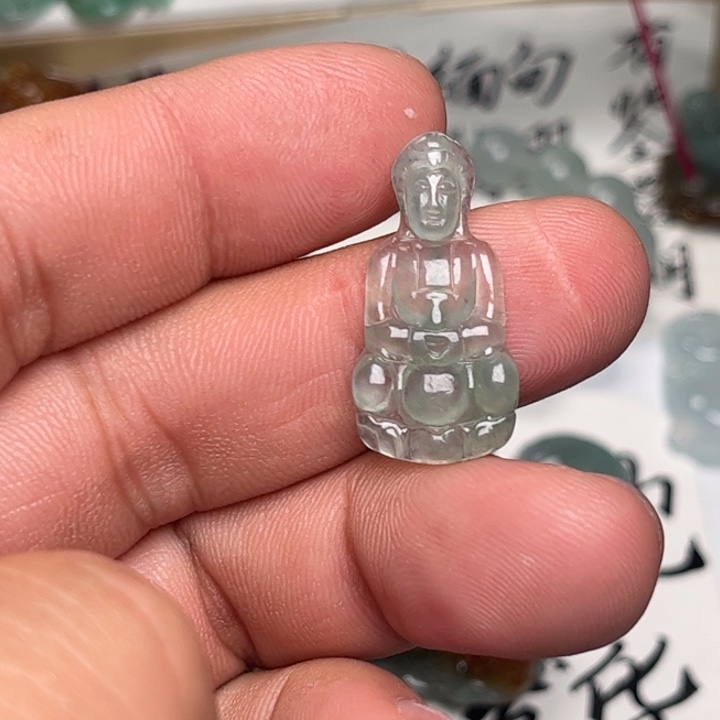 翡翠未镶嵌颈饰观音