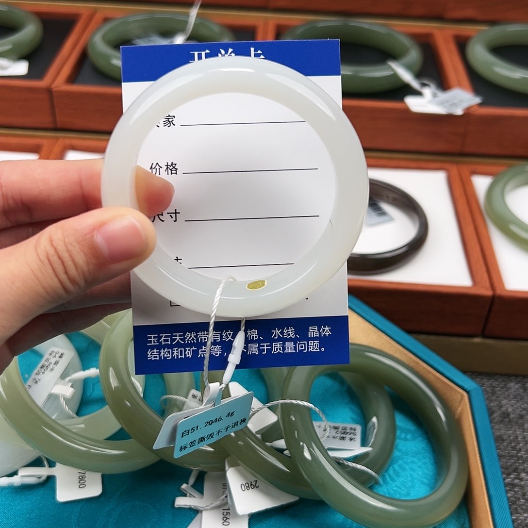 和田玉手镯未镶嵌