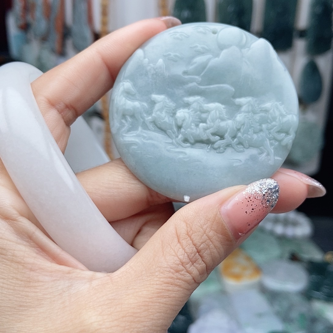 翡翠颈饰未镶嵌翡翠