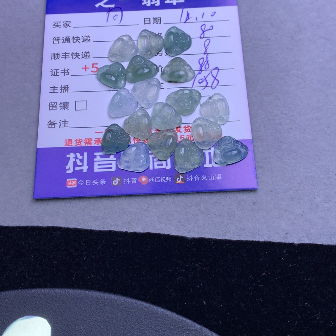 颈饰未镶嵌翡翠同****人
