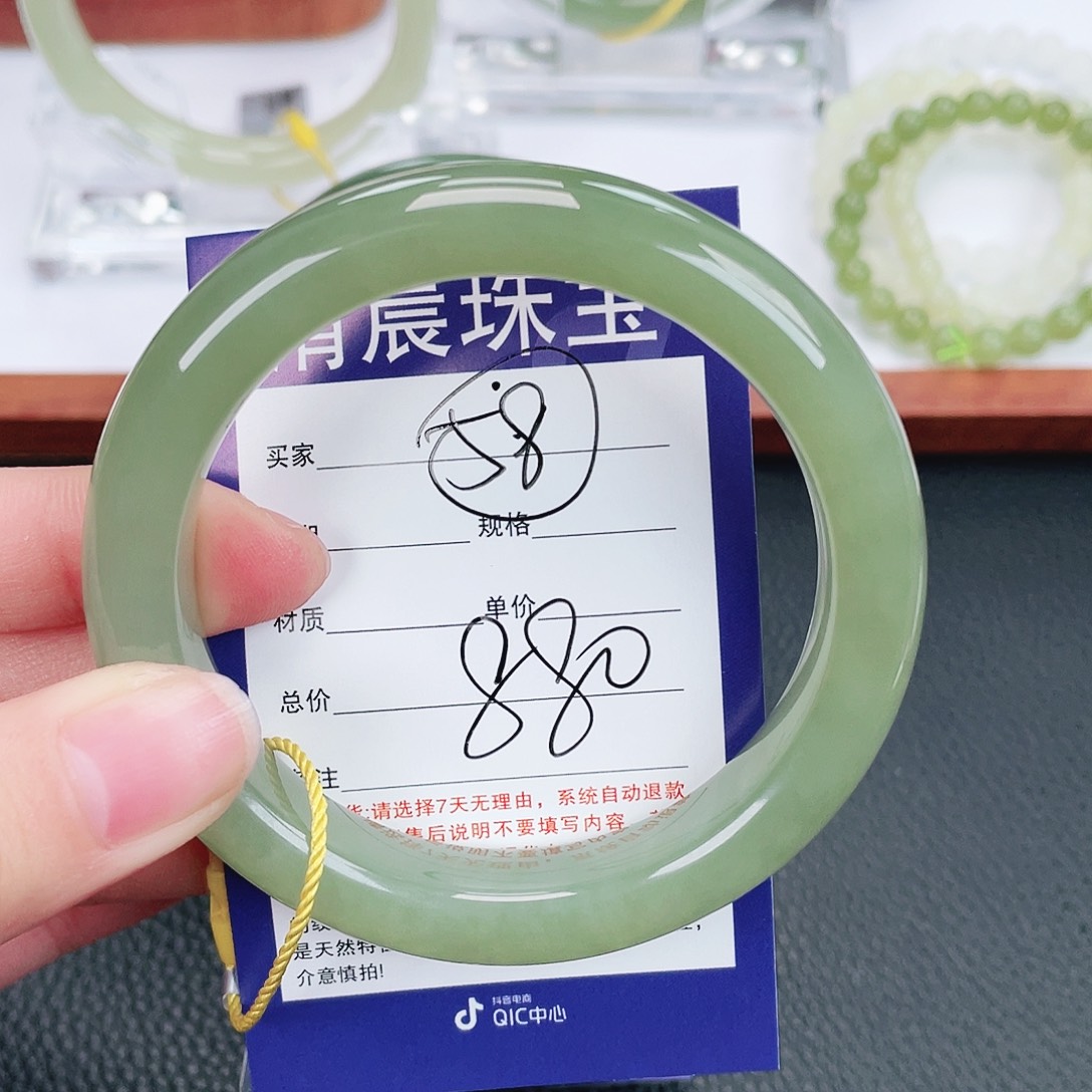 和田玉未镶嵌手镯