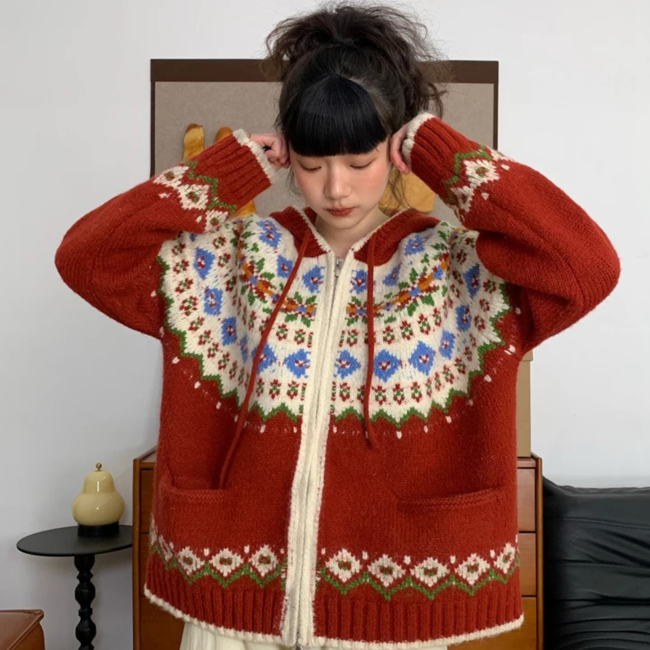 费尔岛宽松连帽红色新年衣服女款毛衣外套2025新款穿搭慵懒风开衫