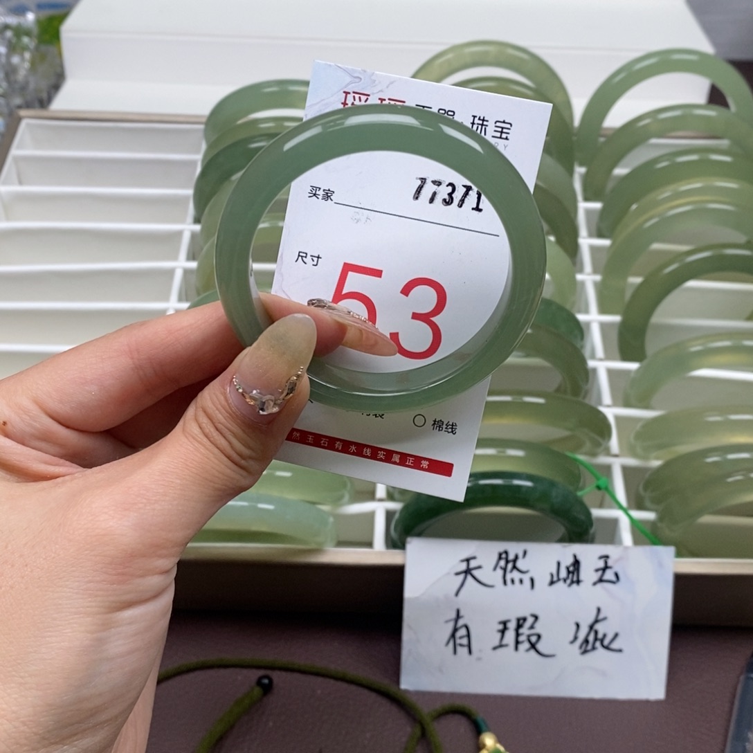 蛇纹石玉手镯未镶嵌