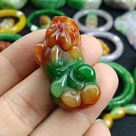 翡翠颈饰未镶嵌翡翠