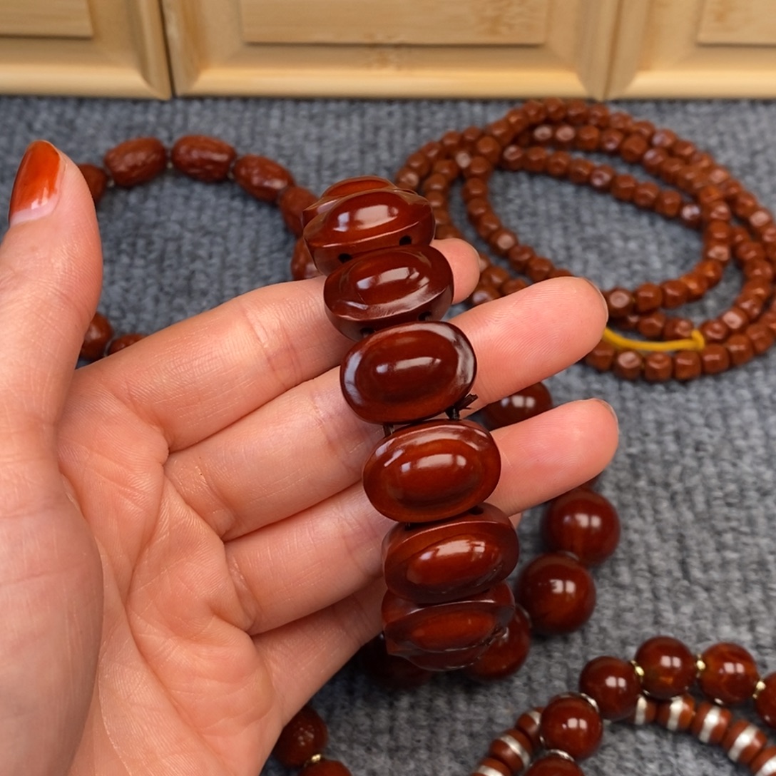 赵***特手串/手链橄榄核元宝