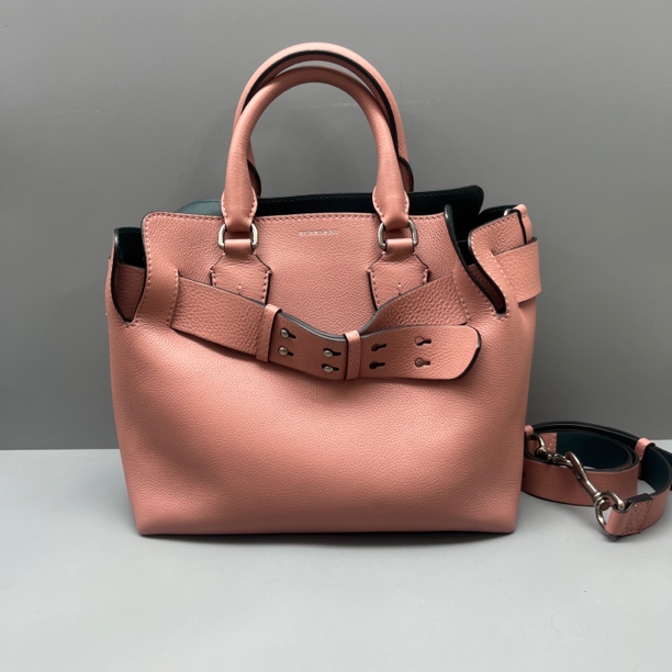95新 BURBERRY/博柏利 粉色荔枝纹The Belt通勤包 尺寸28*25 