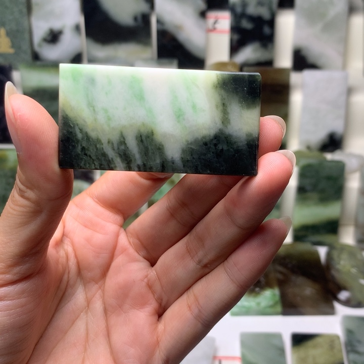 独山玉未镶嵌颈饰