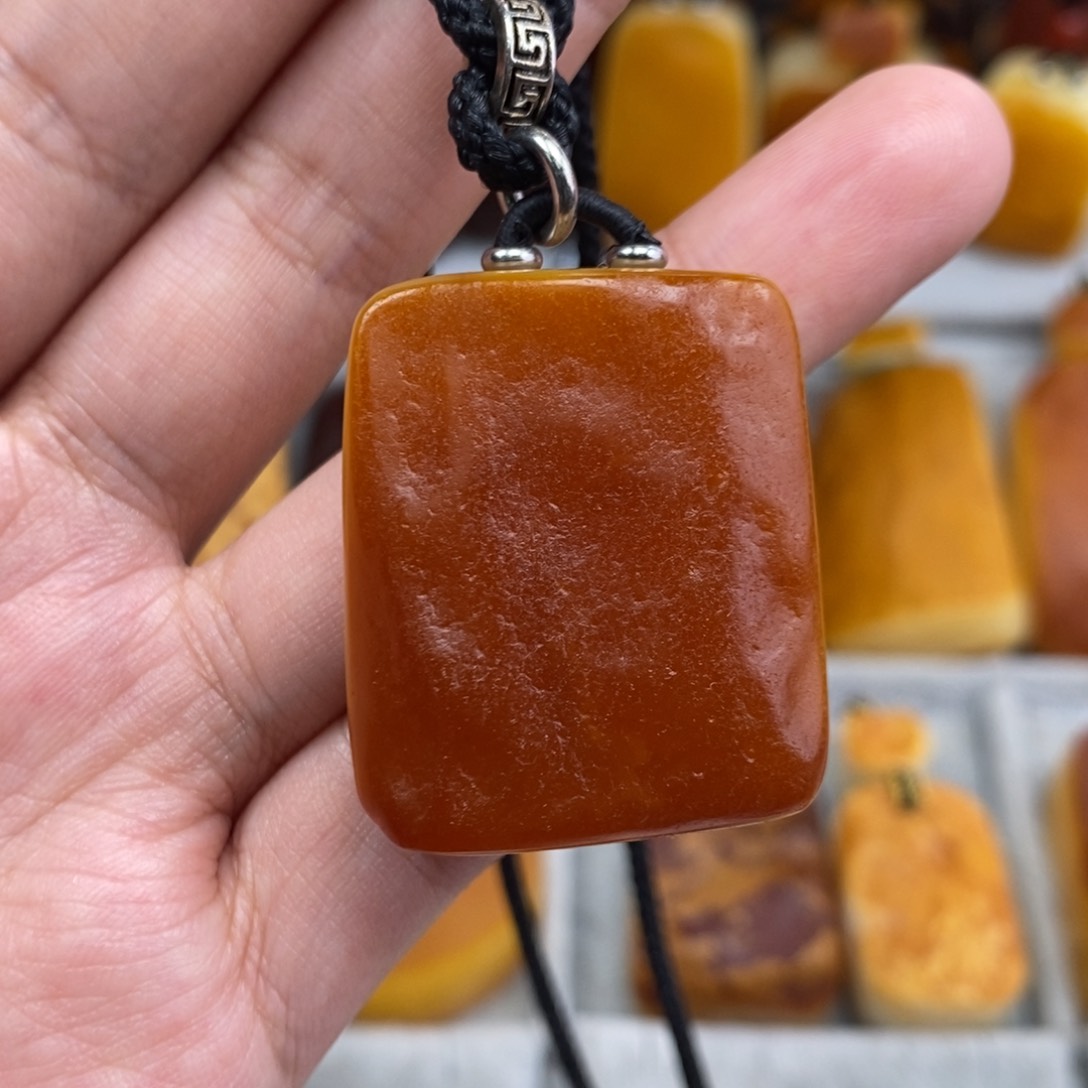 琥珀吊坠(赠链)未镶嵌