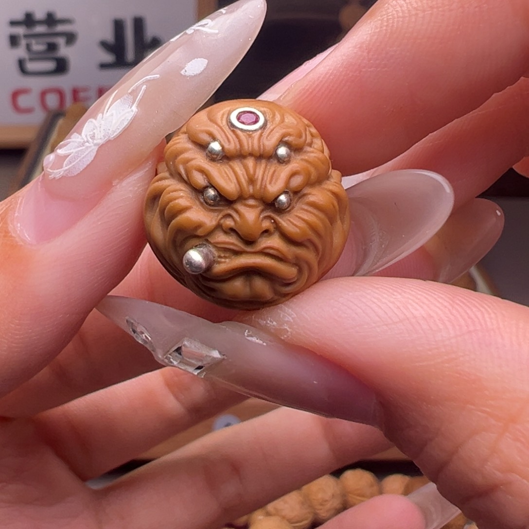 文玩核桃把件镶嵌款四目烟鬼18左右尺寸全品有正常封口线