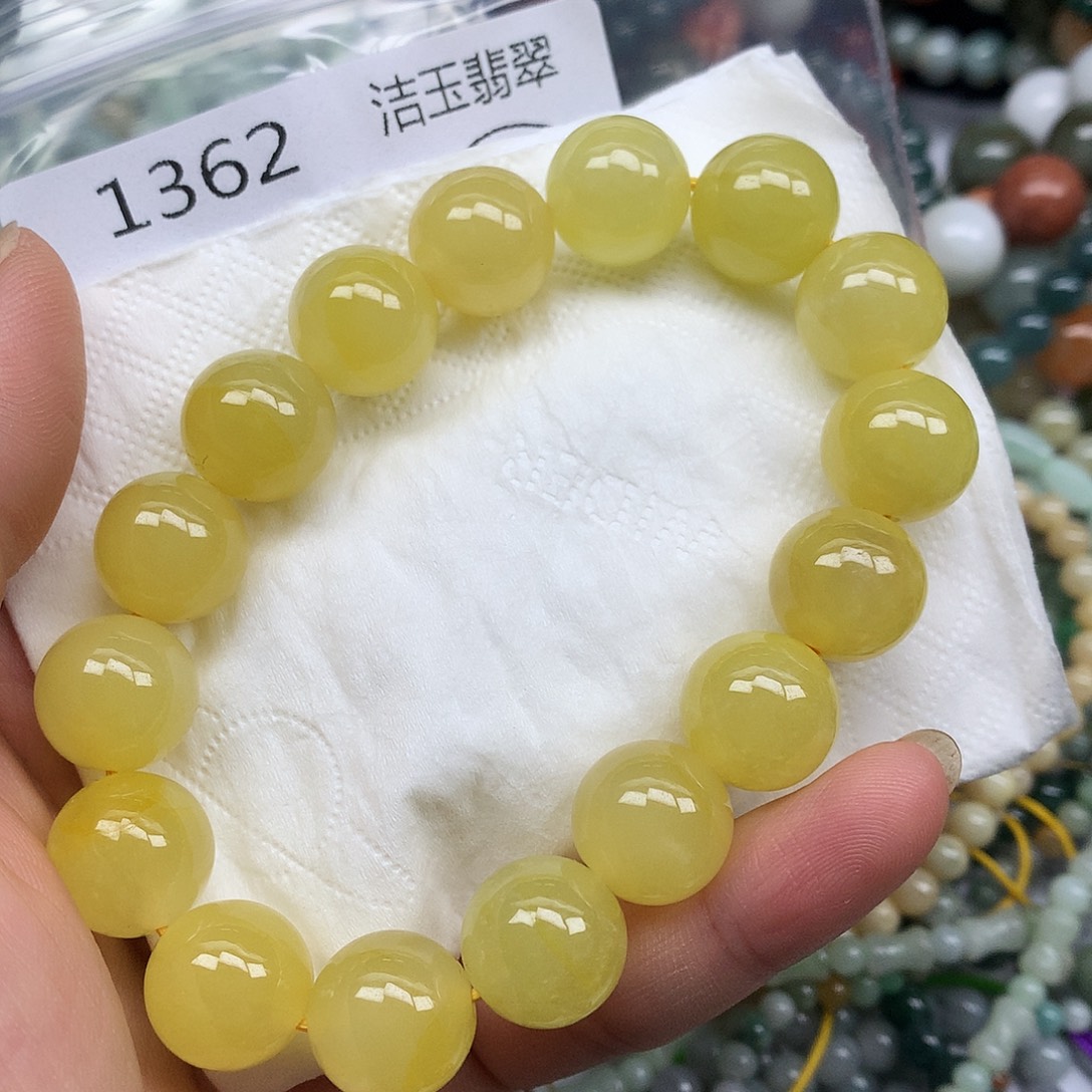 知***足翡翠未镶嵌颈饰翡翠