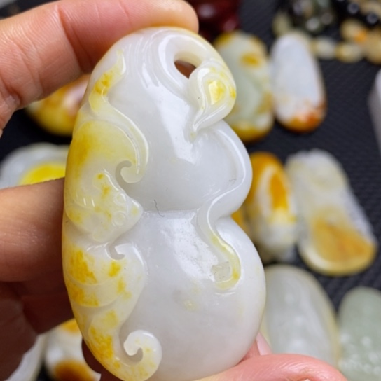 和田玉颈饰未镶嵌