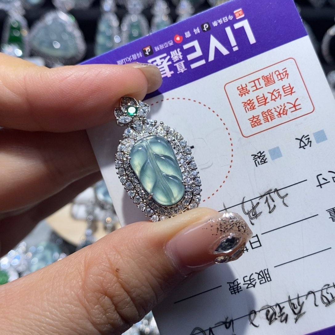 翡翠颈饰未镶嵌翡翠