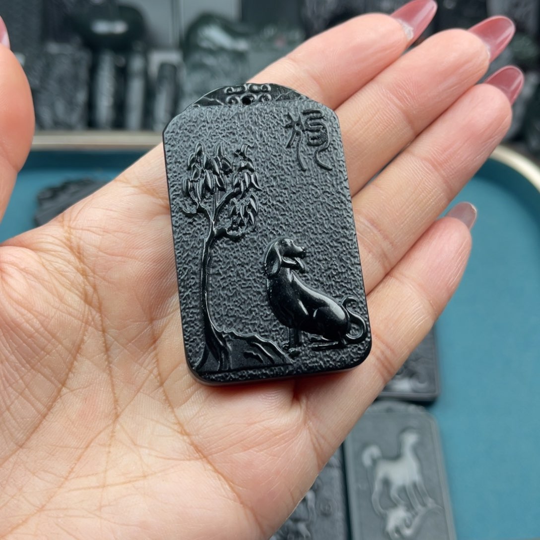 和田玉颈饰未镶嵌初**变