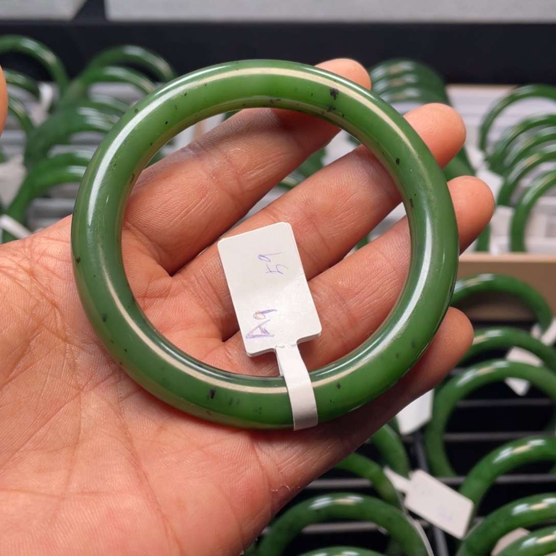 和田玉（碧玉）手镯未镶嵌瑕疵款