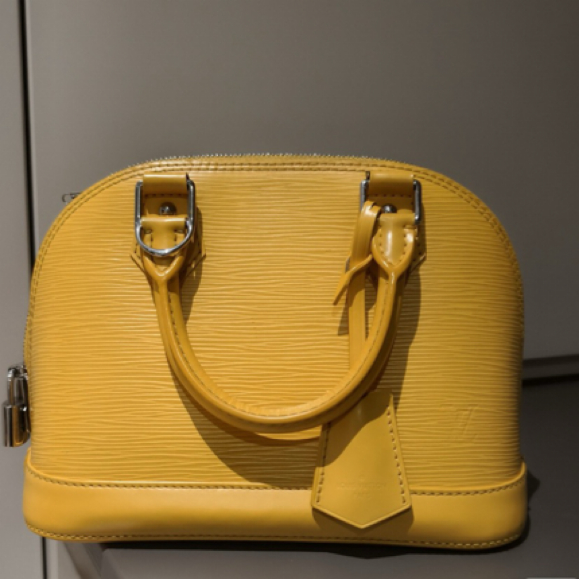 95新 LV LV 柠檬黄 mini 贝壳 /JW3528