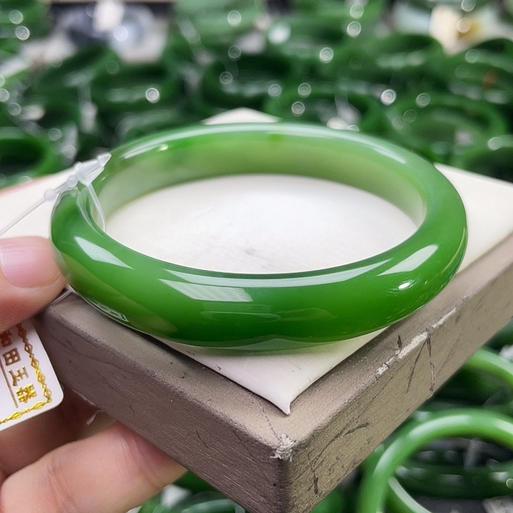 未镶嵌手镯和田玉（碧玉）