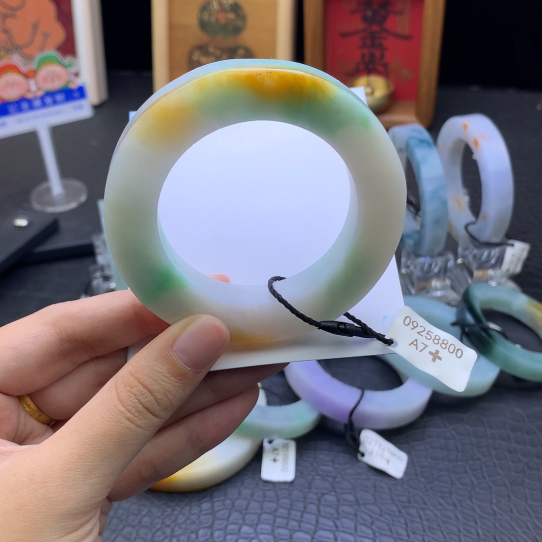 定制翡翠未镶嵌翡翠手镯