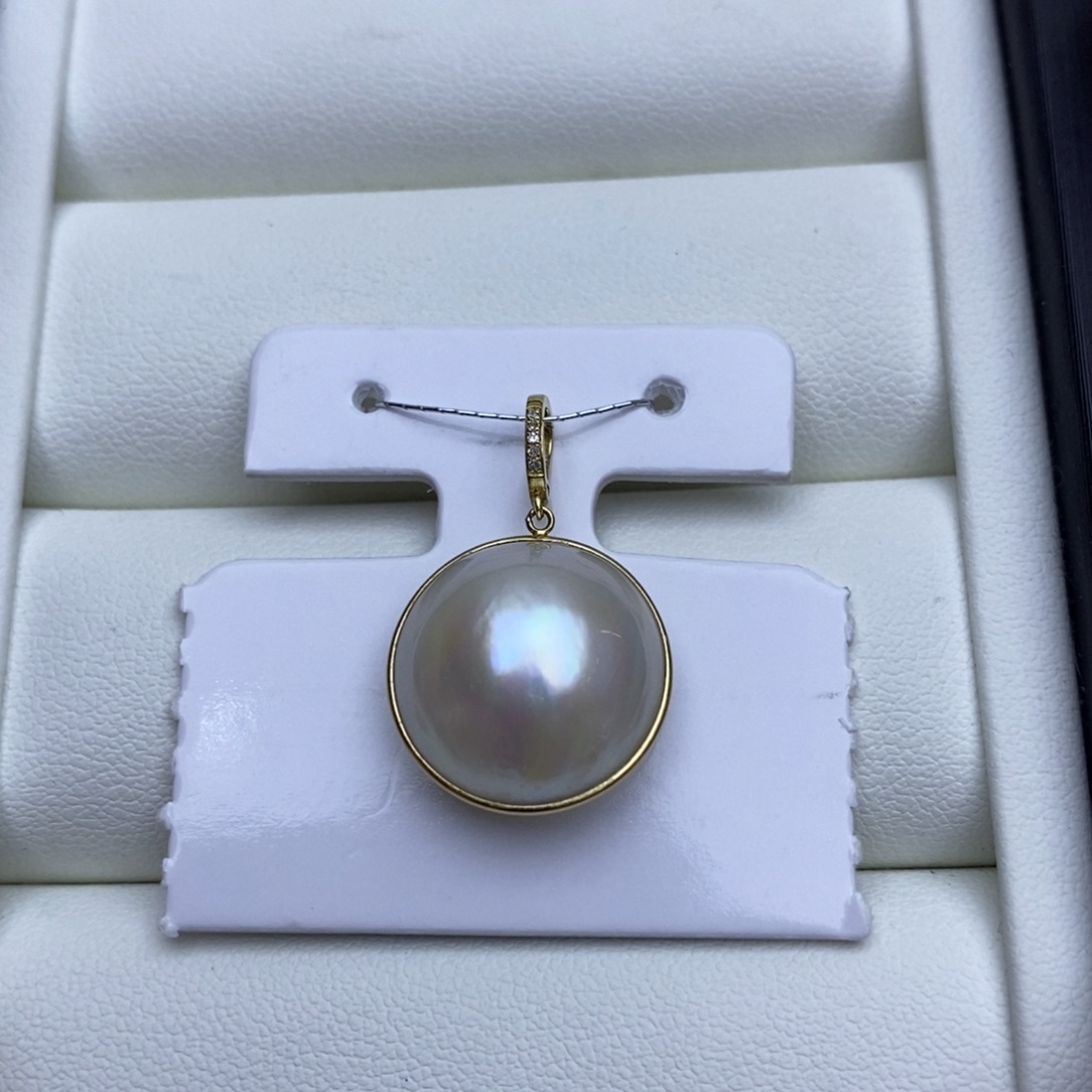 拼合珍珠（马贝珠）颈饰18K金镶嵌