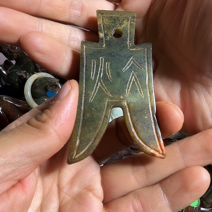 和田玉未镶嵌把件