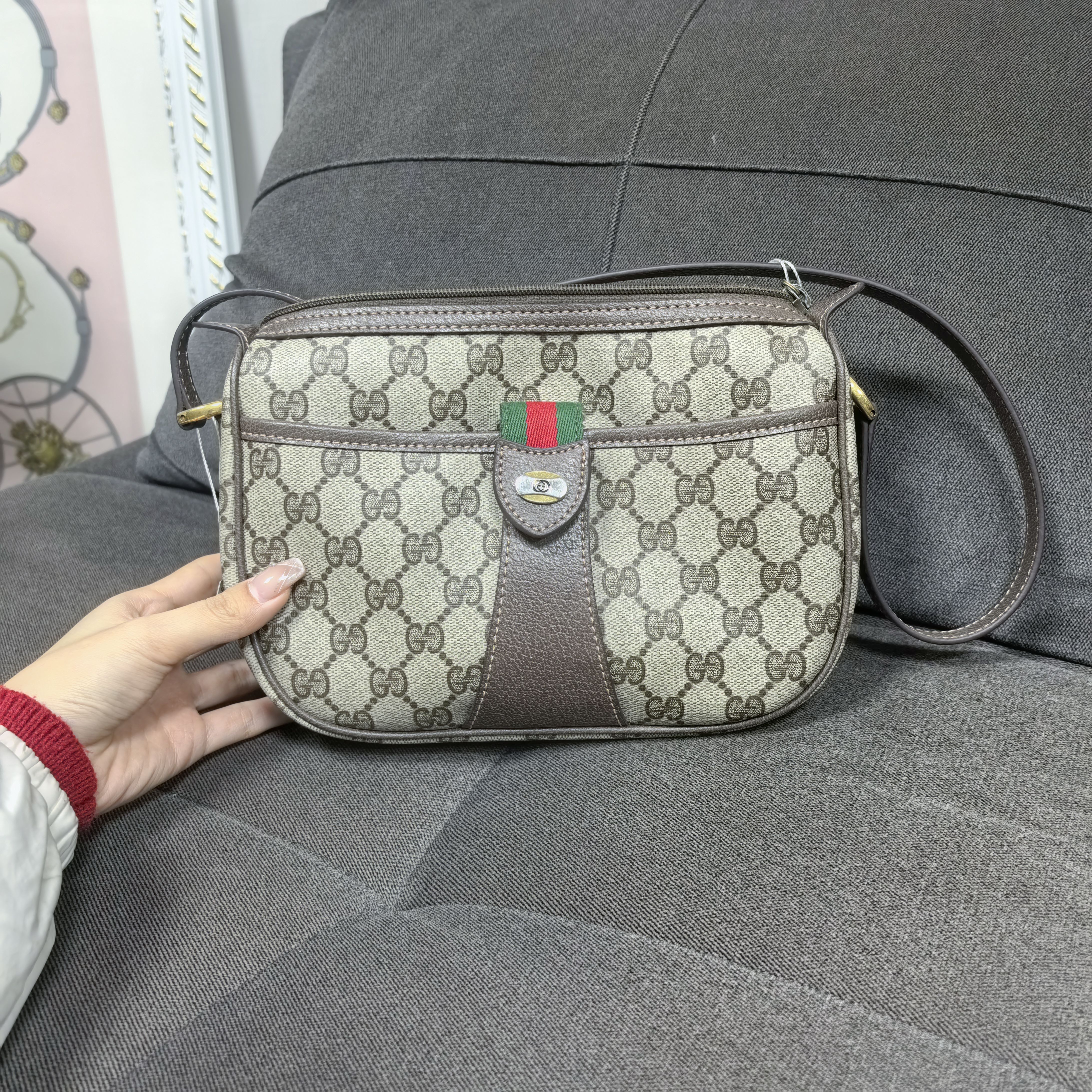 95新 GUCCI/古驰 兔兔奢菠萝/古驰斜挎包/240518076