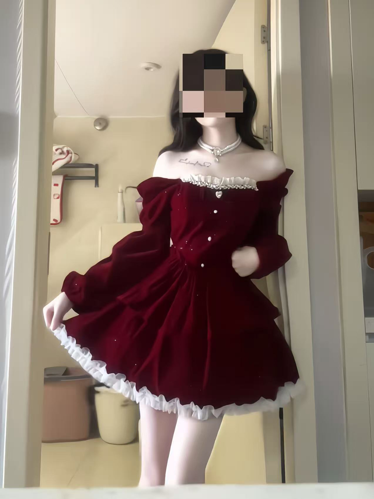 富家千金红色丝绒长袖连衣裙女秋冬季新年穿搭公主裙收腰蓬蓬裙子