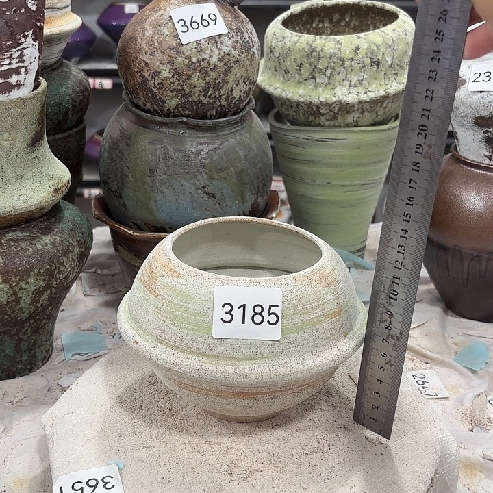 摆件高12，口19，有孔3185，瑕疵处理
