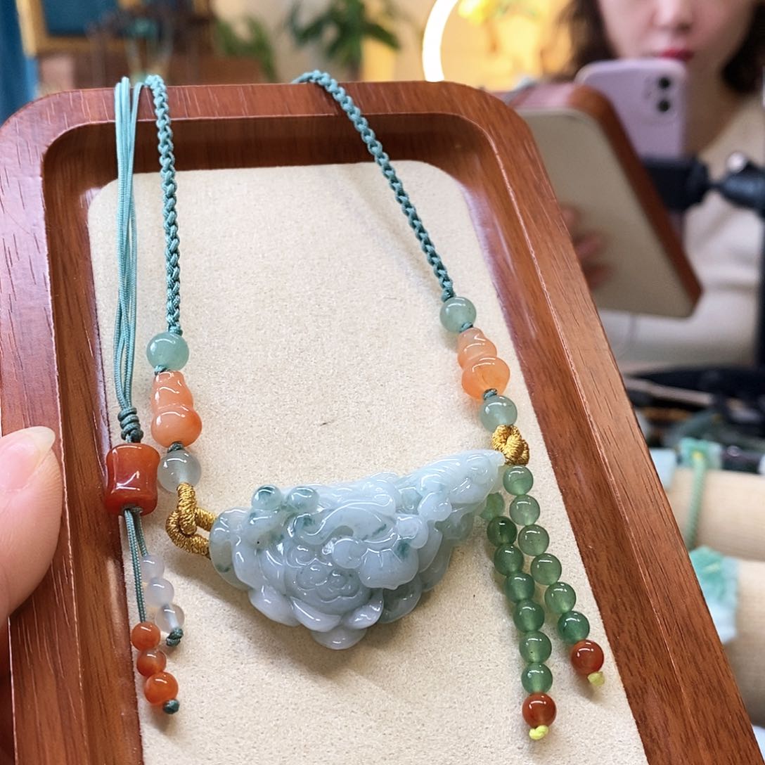 翡翠颈饰未镶嵌翡翠挂件