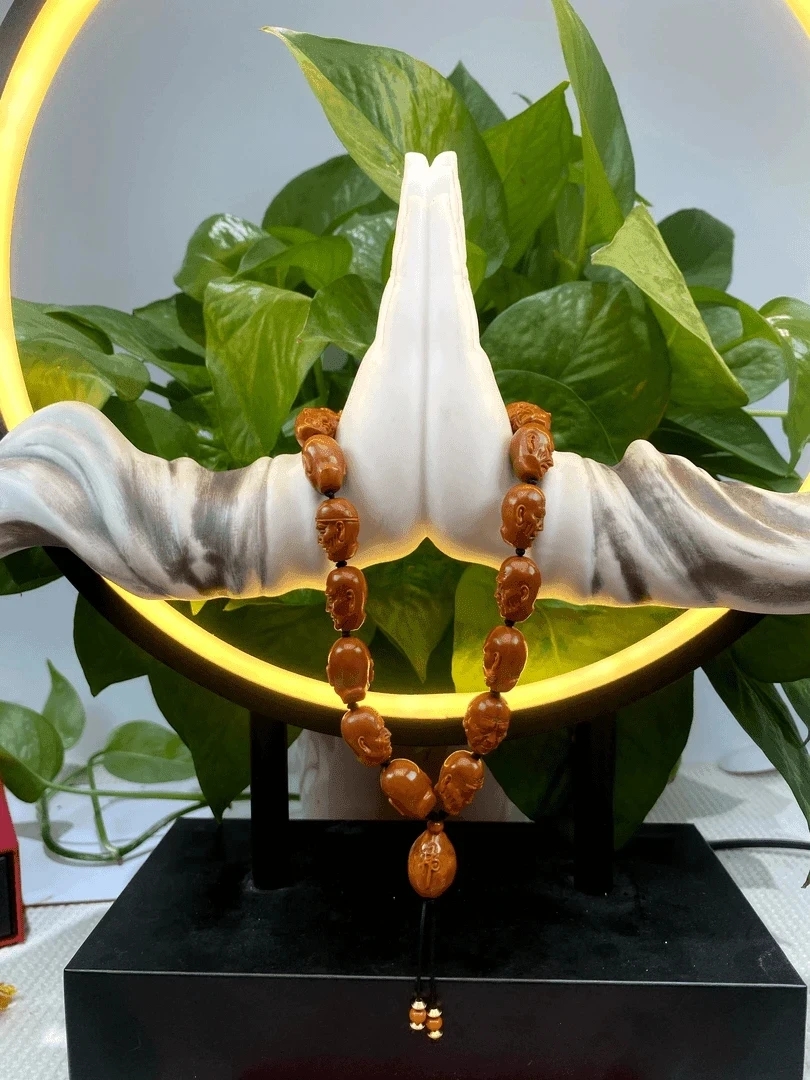 曦樾，归渔橄榄核雕手持3