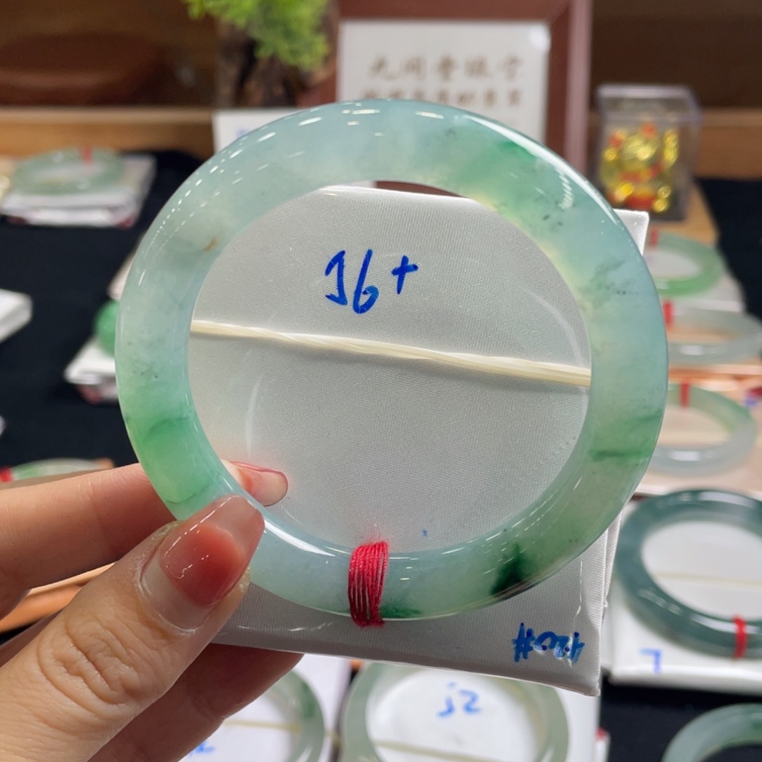 翡翠手镯未镶嵌56+圆