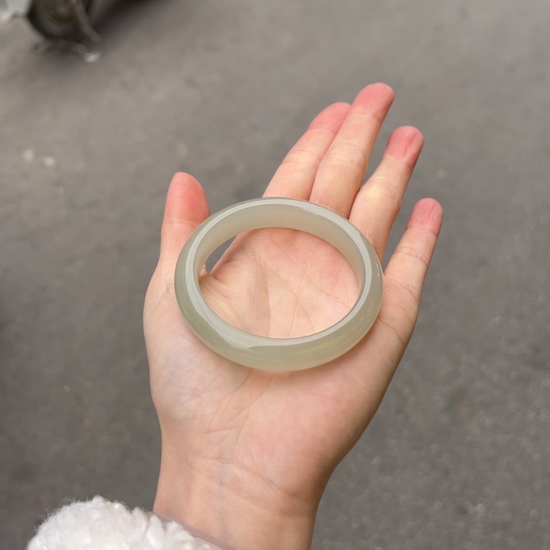 石英质玉未镶嵌手镯