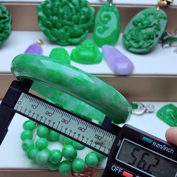 翡翠未镶嵌手镯…．．