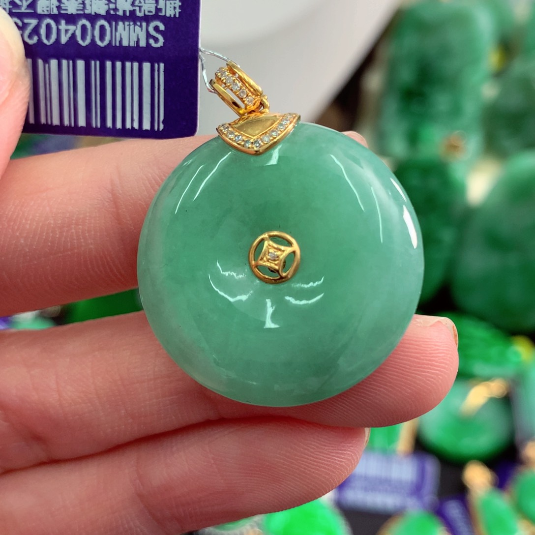 翡翠18K金镶嵌吊坠(赠链)