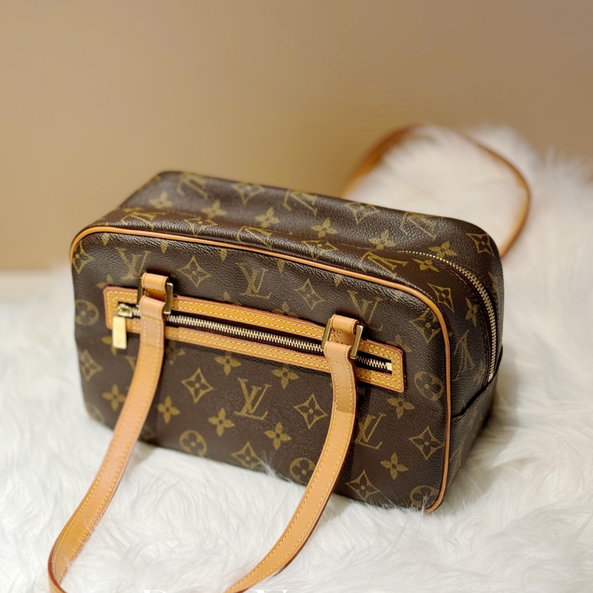99新 LouisVuitton/路易威登 大吉中古/bz1/LV中号开口笑单肩包