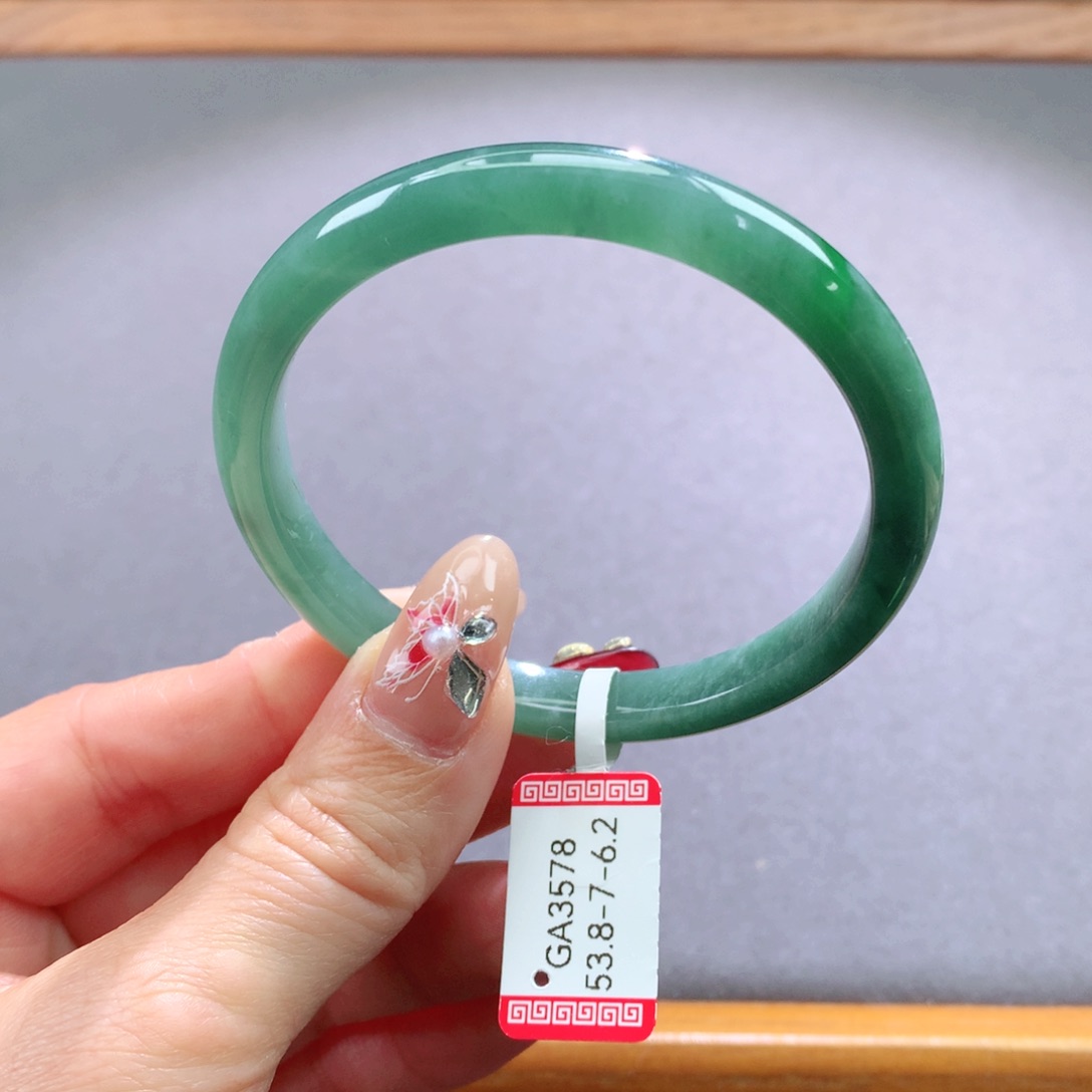 翡翠手镯未镶嵌天然翡翠手镯