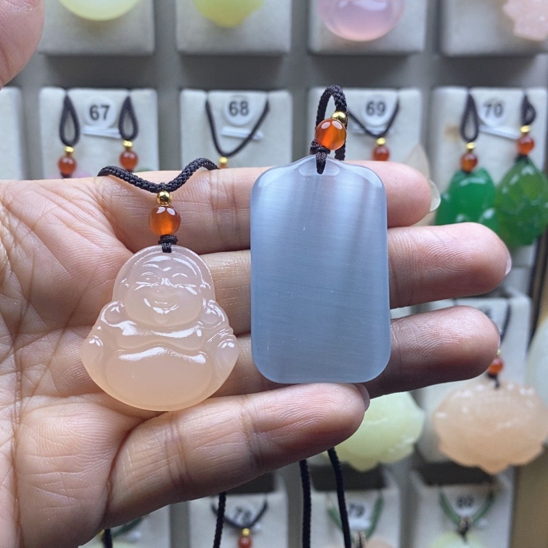 颈饰未镶嵌石英质玉（金丝玉）寻*、