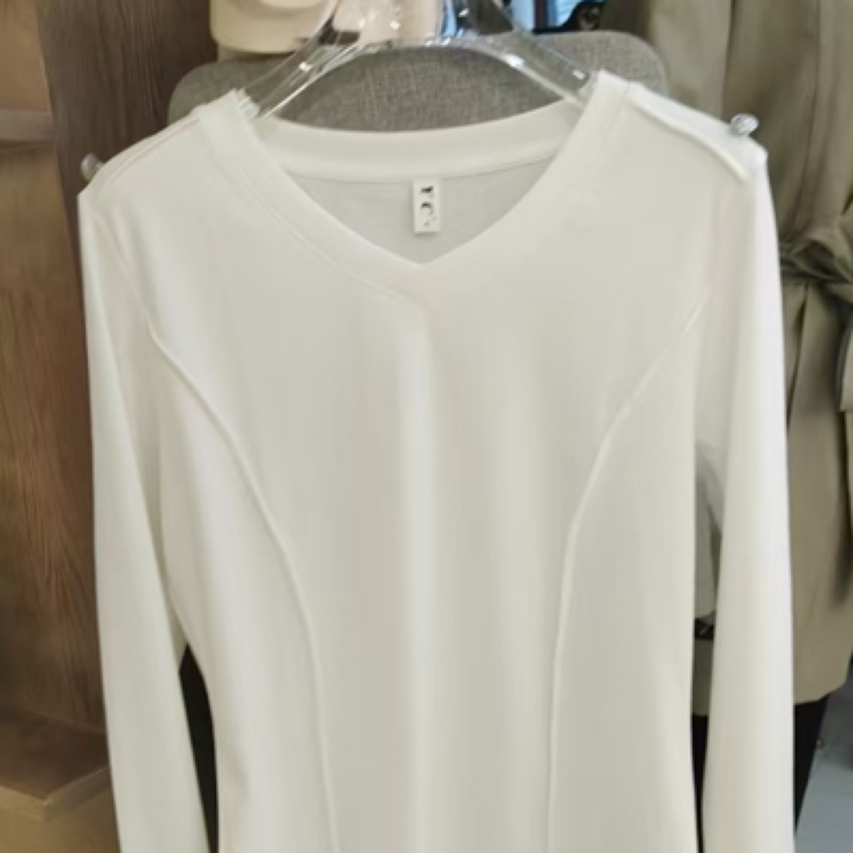 长袖常规袖3D轻职风宽松型V领T恤女士运动速干运动风