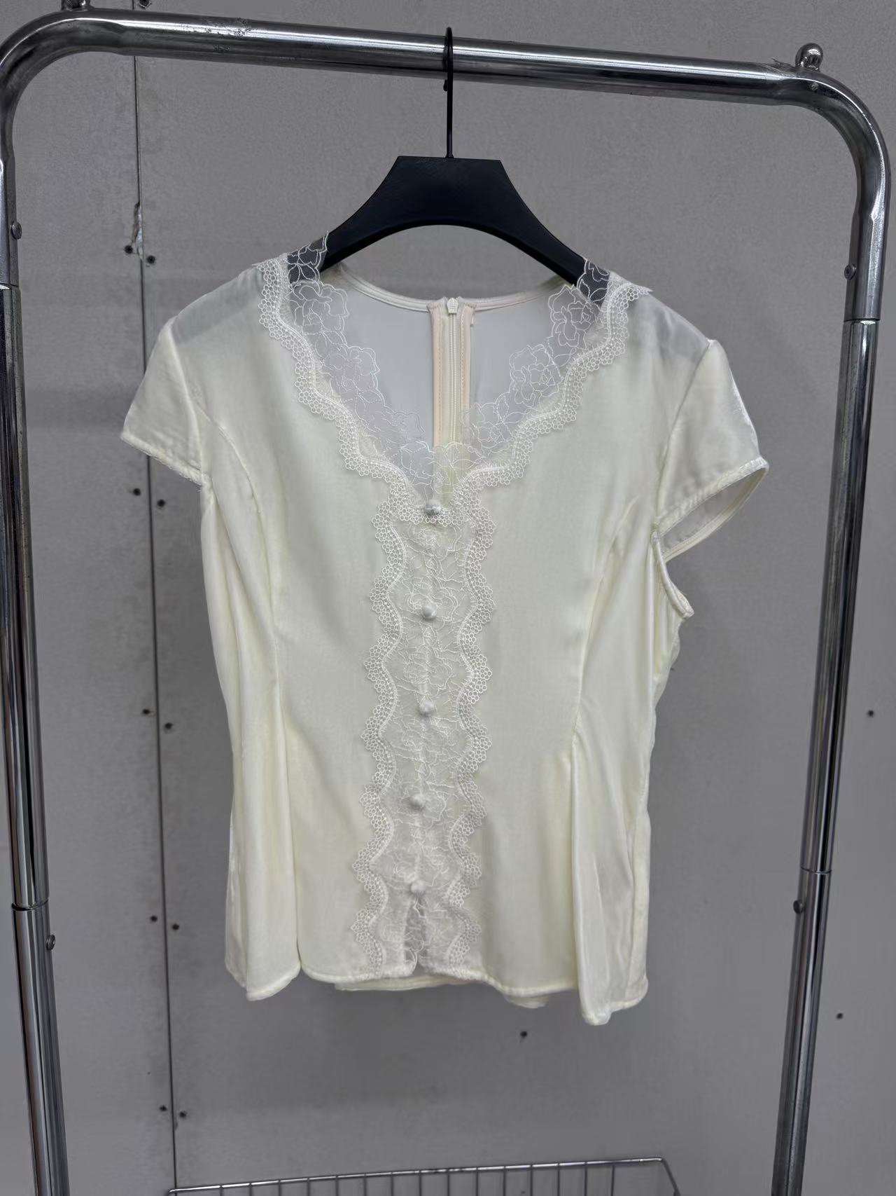 新款时尚百搭T恤 YT7448