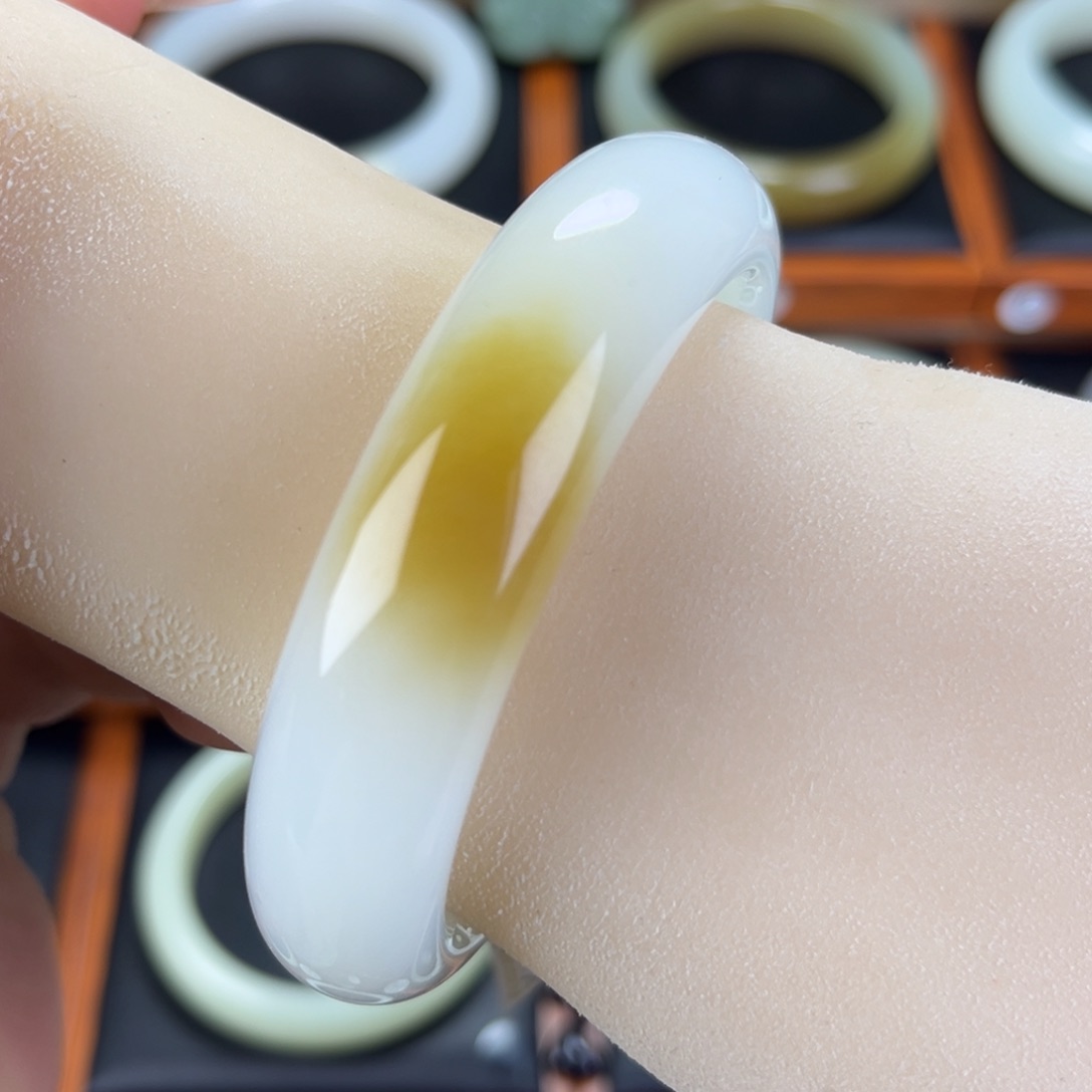 和田玉（糖玉）手镯未镶嵌54.55