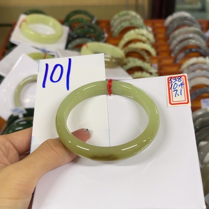 和田玉未镶嵌手镯