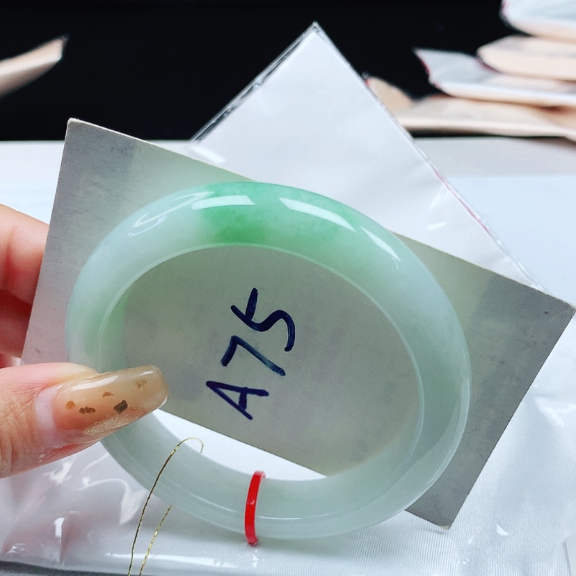 【闪购商品】翡翠手镯未镶嵌 正圈56+