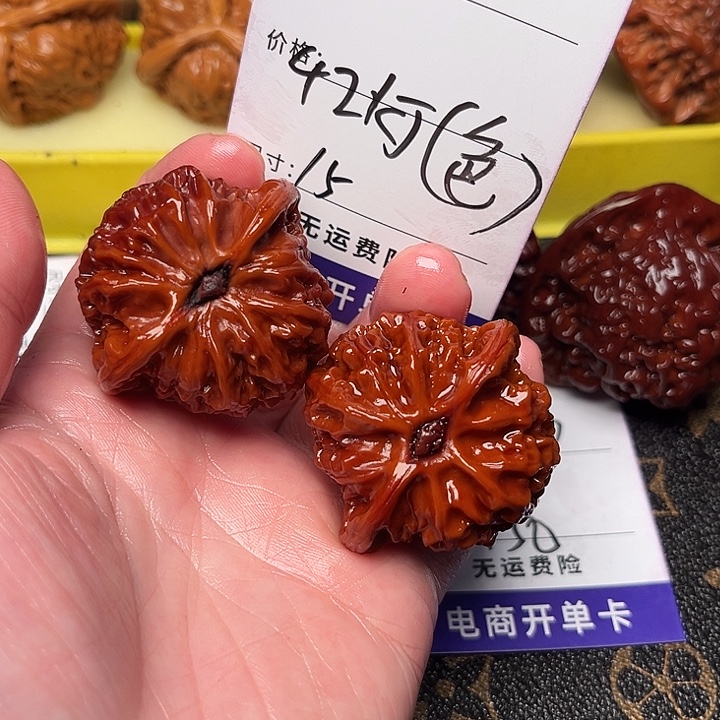 文玩核桃把件宫灯