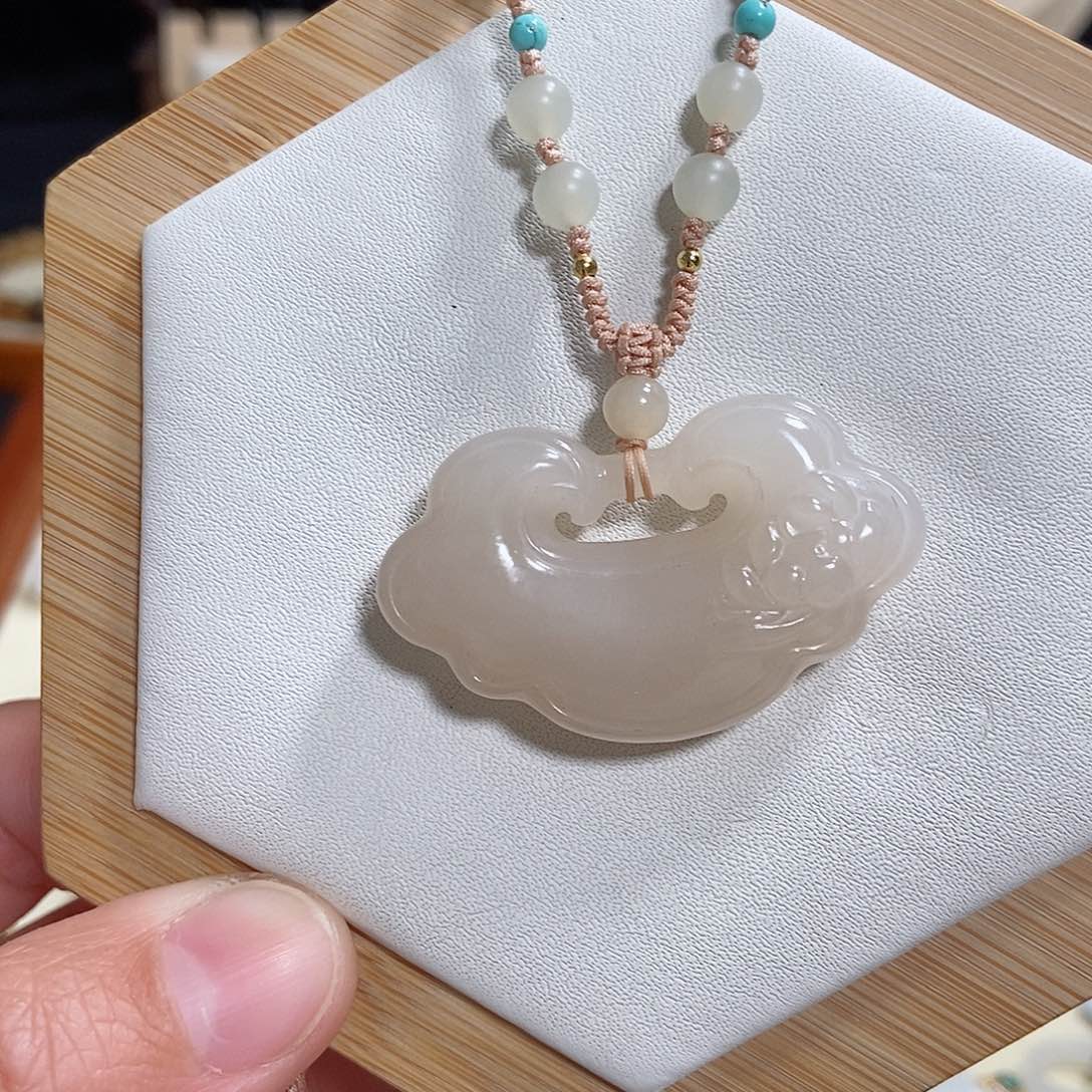 和田玉颈饰未镶嵌