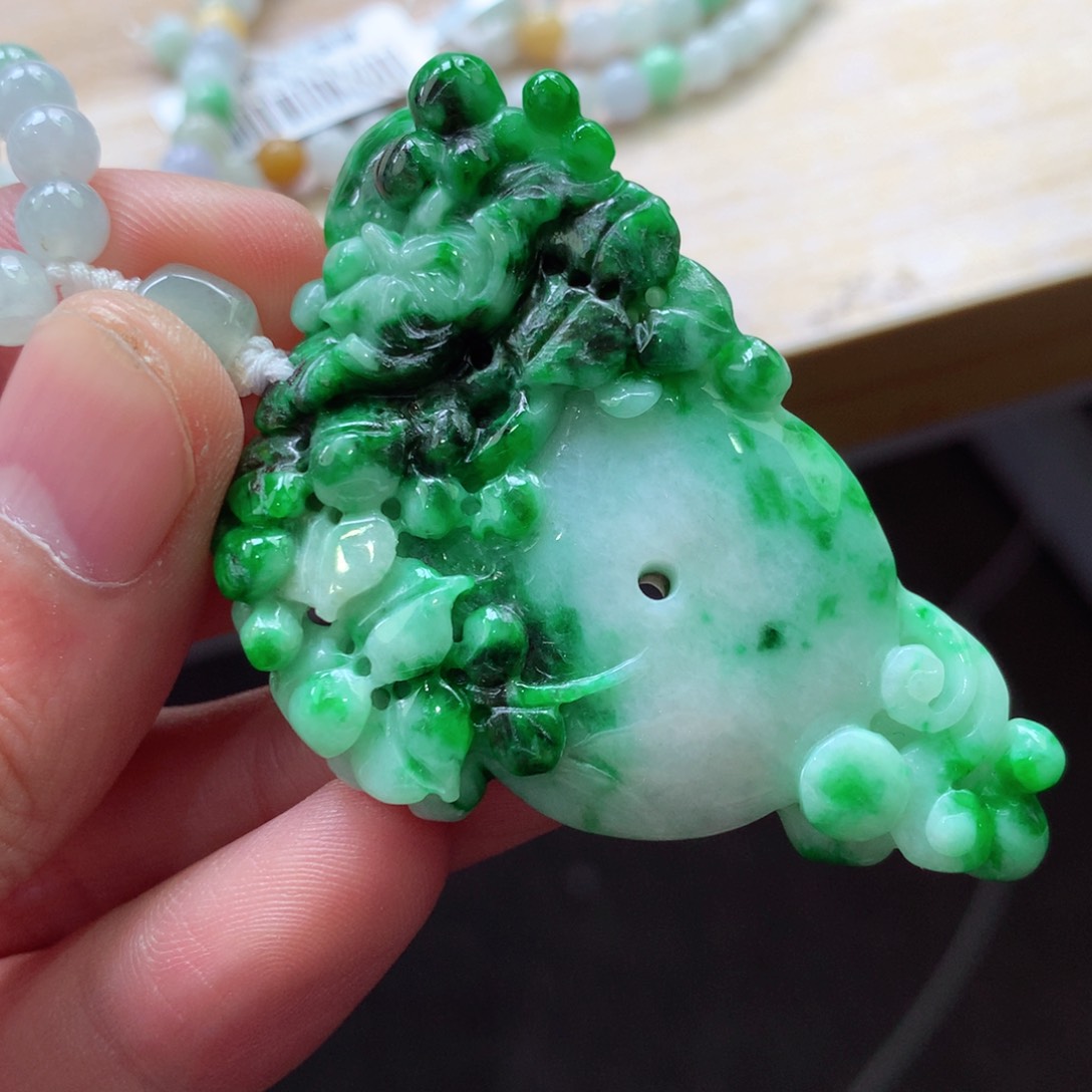 翡翠颈饰未镶嵌吊坠