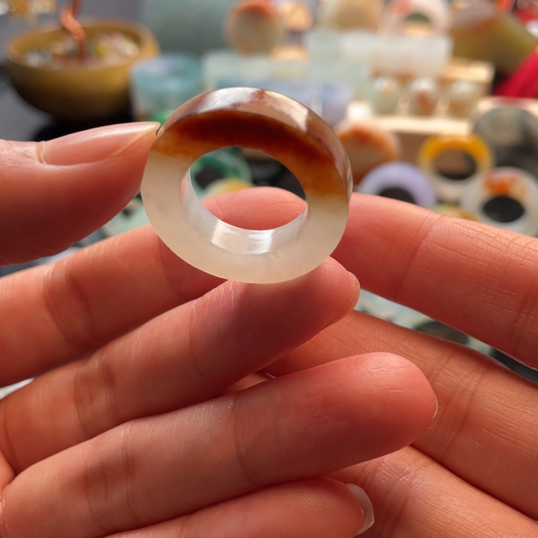 定制翡翠未镶嵌萌****?戒指