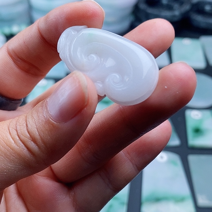 翡翠挂件未镶嵌翡翠