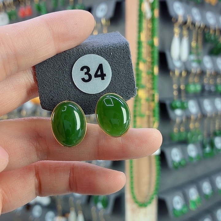 和田玉18K金镶嵌耳饰