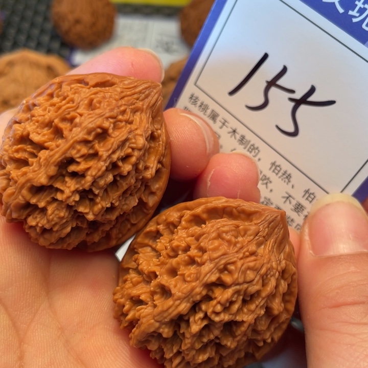 桃核把件37满天155。。。。。。
