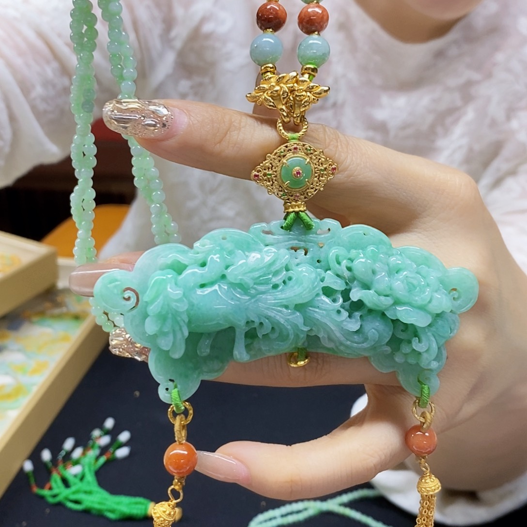 翡翠未镶嵌颈饰吊坠