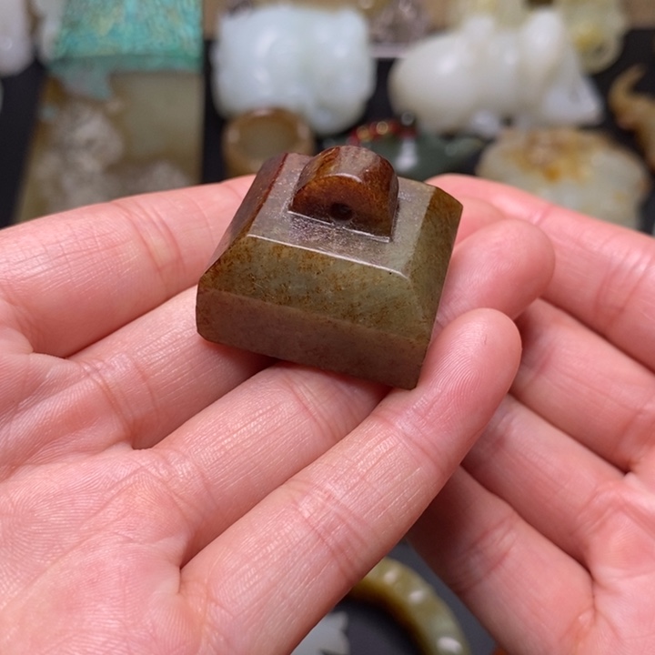 和田玉未镶嵌把件