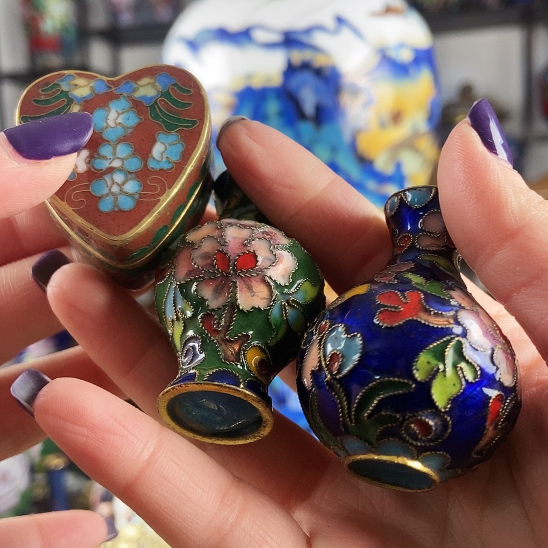 *****铜两个花丝小瓶 一个红色小粉盒